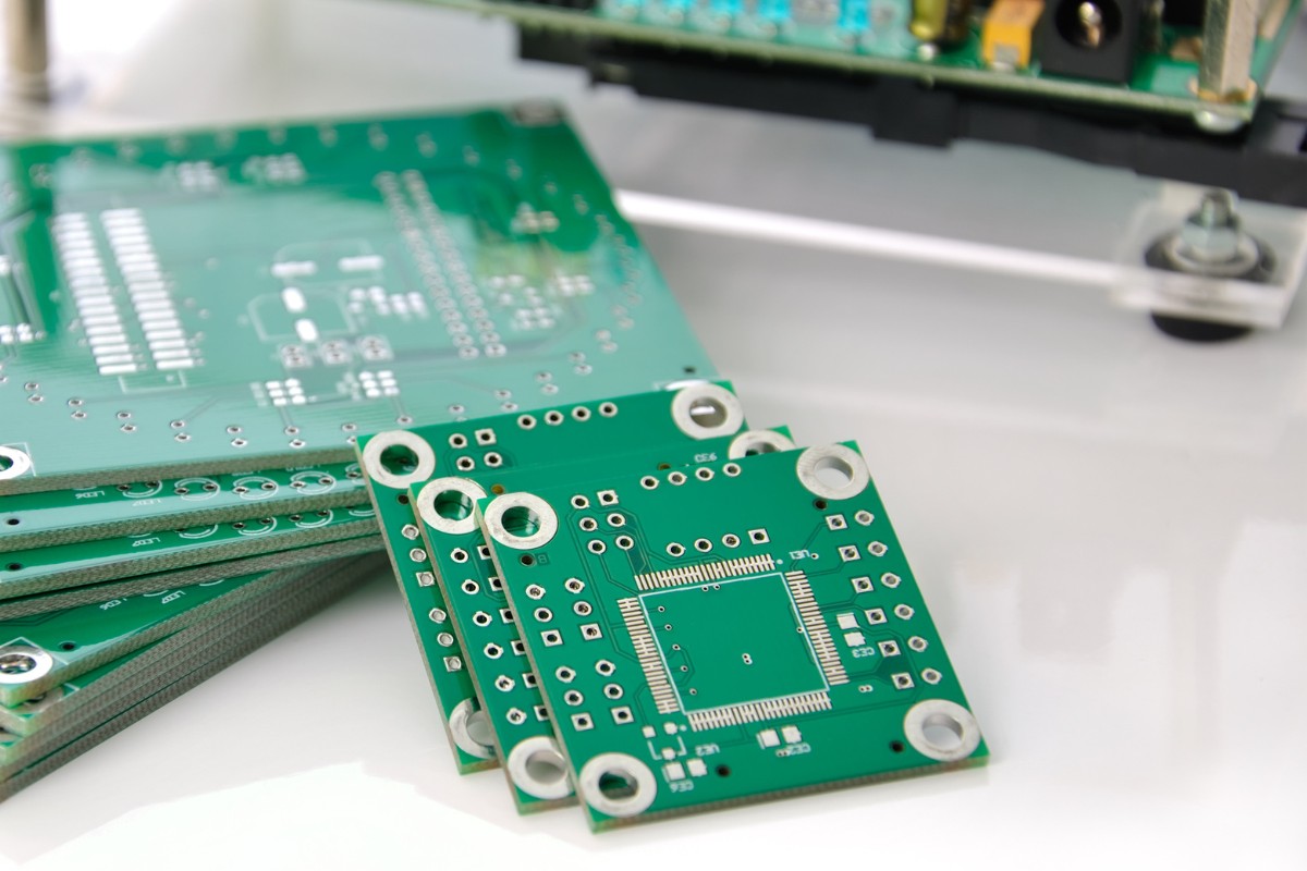 Come differenziare PCB a lato singolo e PCB a doppia faccia